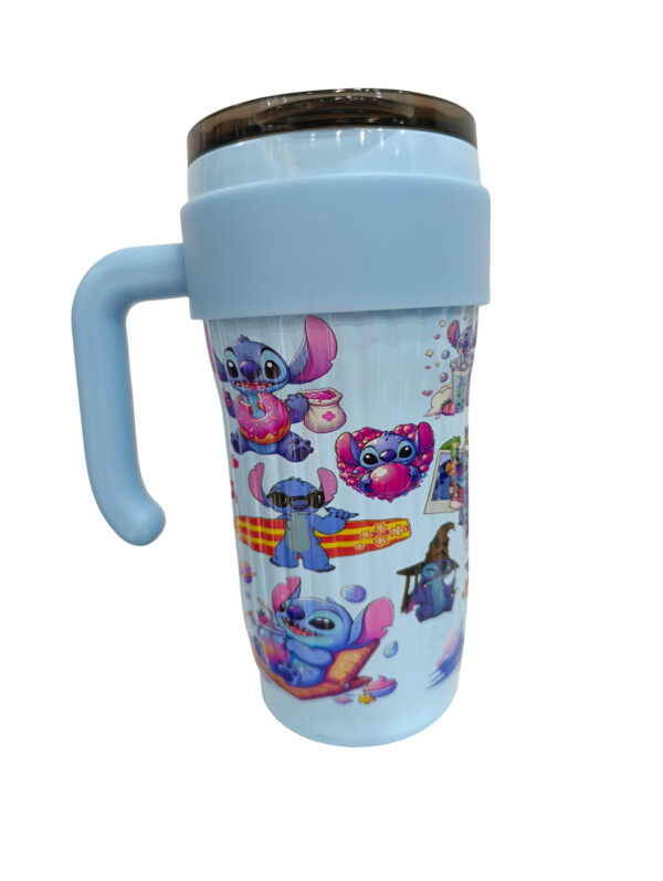 Γαλάζιο ποτήρι θερμός 890ml με σχέδιο Stitch & Lilo, καπάκι και εργονομική λαβή.