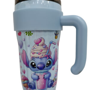 amazthing.gr Γαλάζιο ποτήρι θερμός 890ml με σχέδιο Stitch & Lilo, καπάκι και εργονομική λαβή.