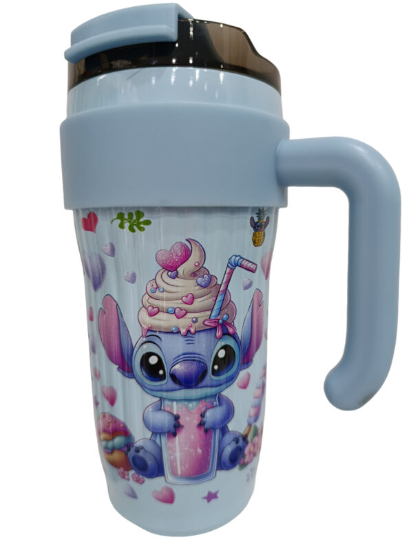 Γαλάζιο ποτήρι θερμός 890ml με σχέδιο Stitch & Lilo, καπάκι και εργονομική λαβή.